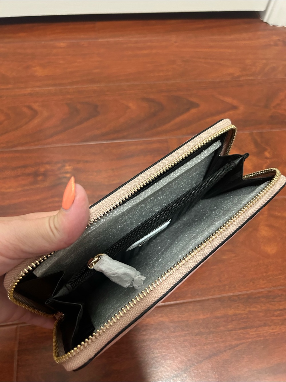 -Victoria’s secret Emblem Quilted Zip Wallet - Blush Pink - Picture 2 of 2